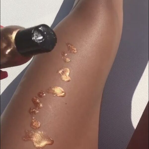 Λαδάκι Μαυρίσματος – Summer Bronze Oil Μια ηλιόλουστη αγκαλιά σε κάθε σταγόνα. Με καροτέλα