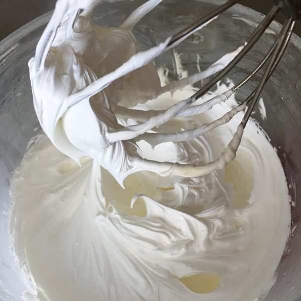Body Butter – Μια Αγκαλιά Θρέψης Φτιαγμένο με λάδι καρύδας, βούτυρο καριτέ, αμυγδαλέλαιο, 