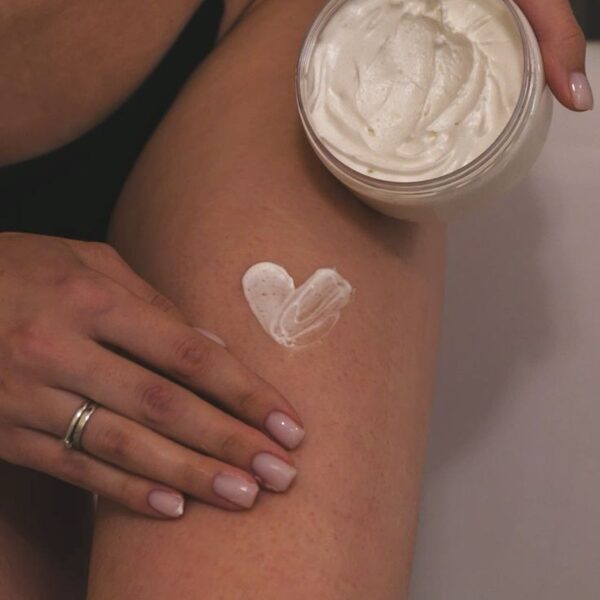 Body Butter – Μια Αγκαλιά Θρέψης Φτιαγμένο με λάδι καρύδας, βούτυρο καριτέ, αμυγδαλέλαιο, 