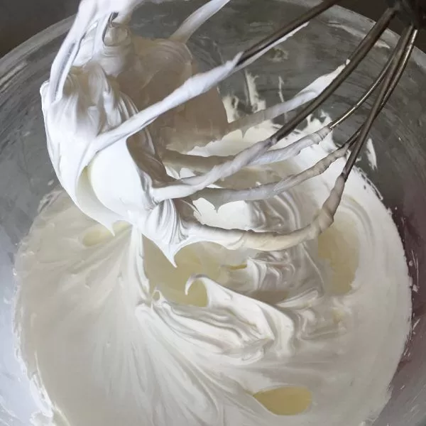 Body Butter – Μια Αγκαλιά Θρέψης Φτιαγμένο με λάδι καρύδας, βούτυρο καριτέ, αμυγδαλέλαιο, 