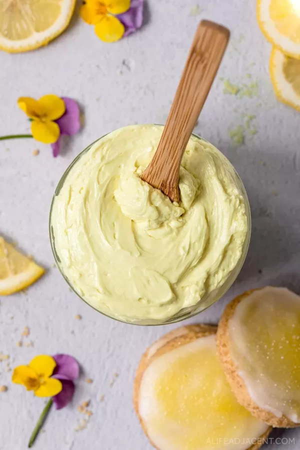 Body Butter – Μια Αγκαλιά Θρέψης Φτιαγμένο με λάδι καρύδας, βούτυρο καριτέ, αμυγδαλέλαιο, 
