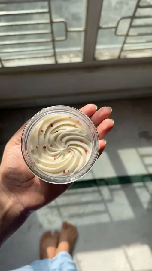 Body Butter – Μια Αγκαλιά Θρέψης Φτιαγμένο με λάδι καρύδας, βούτυρο καριτέ, αμυγδαλέλαιο, 